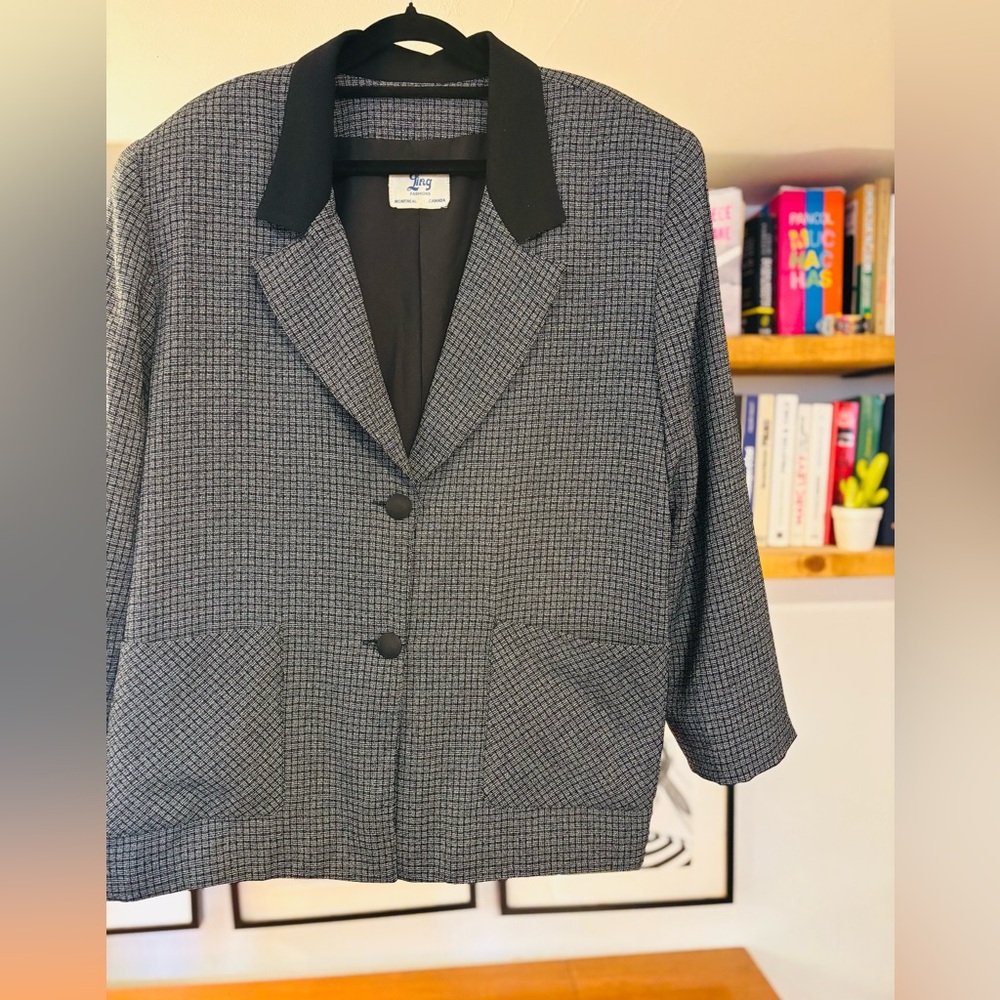 Vintage Women's oversize Black and Gray Blazer